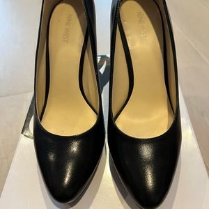 Nine West Beautie black heels size 9 1/2